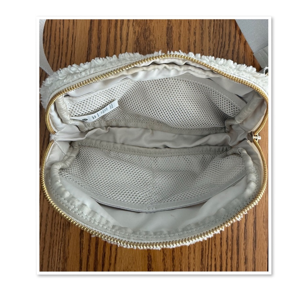 Lululemon Athletica Ivory Fleece Everywhere Bag With Belt - Picture 10 of 15